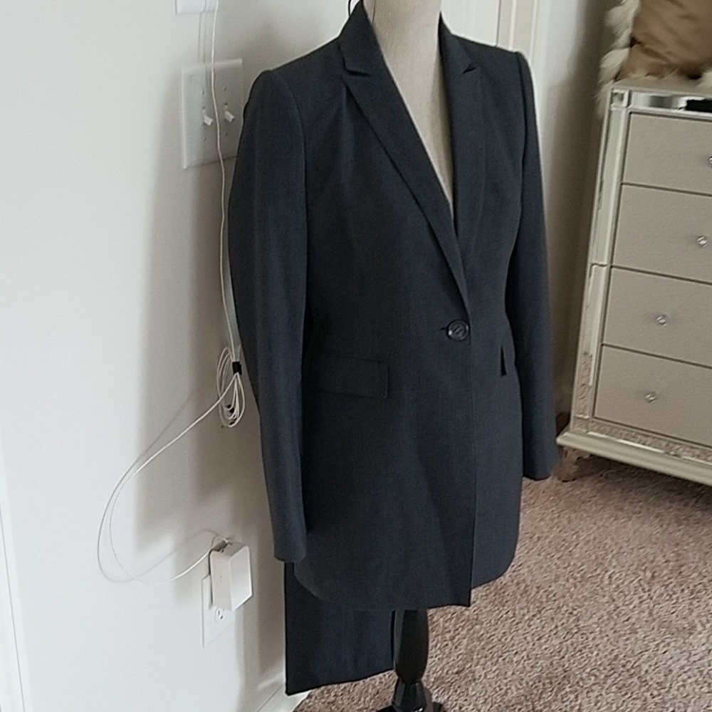 Pants suit